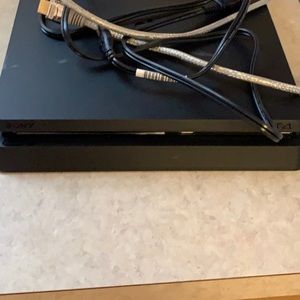 PlayStation 4 all cords but no controller $200